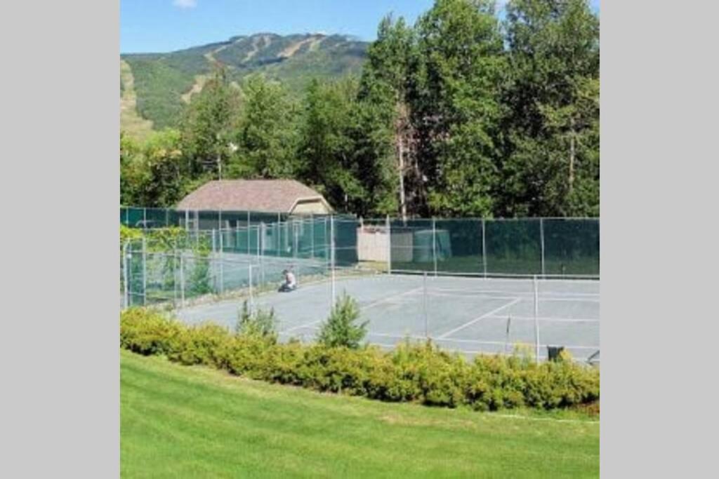 Appartamento Escapade Pinoteau Tremblant Getaway Mont-Tremblant Esterno foto