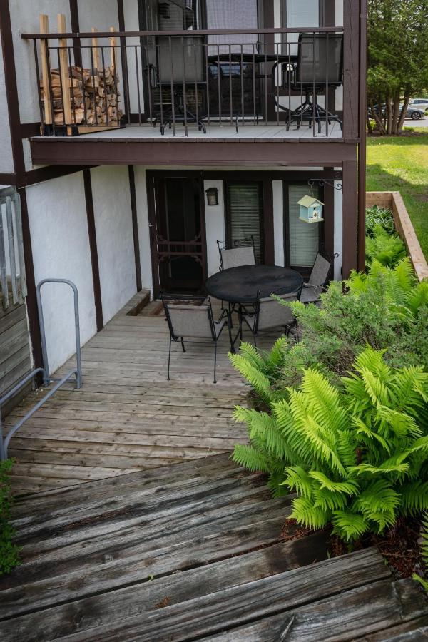 Appartamento Escapade Pinoteau Tremblant Getaway Mont-Tremblant Esterno foto