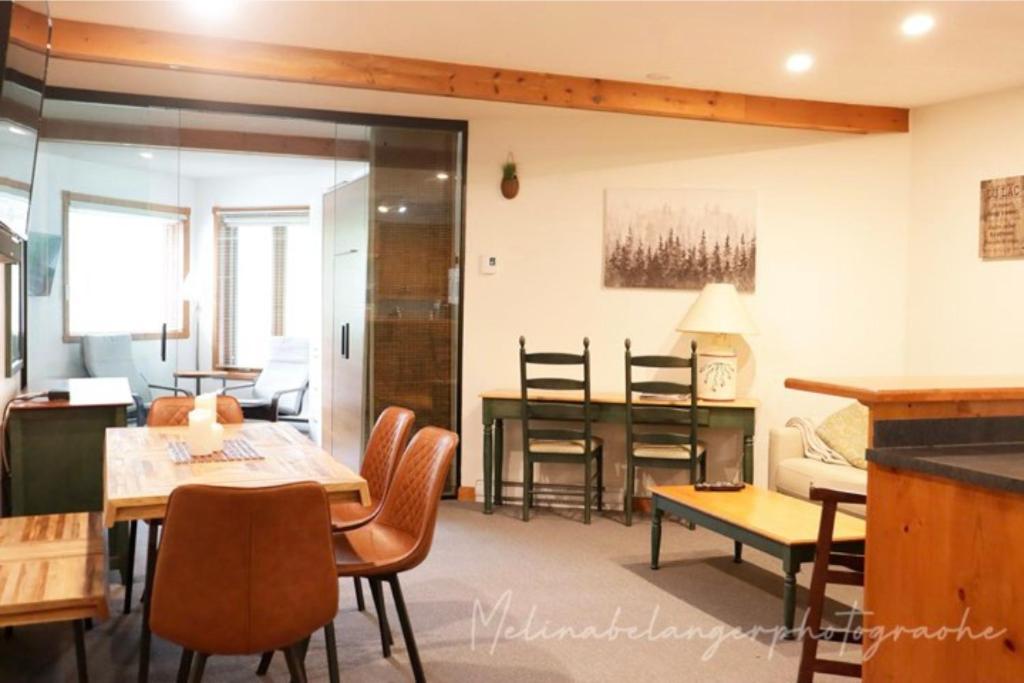 Appartamento Escapade Pinoteau Tremblant Getaway Mont-Tremblant Esterno foto