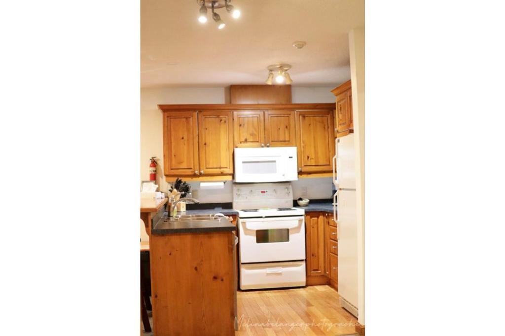 Appartamento Escapade Pinoteau Tremblant Getaway Mont-Tremblant Esterno foto